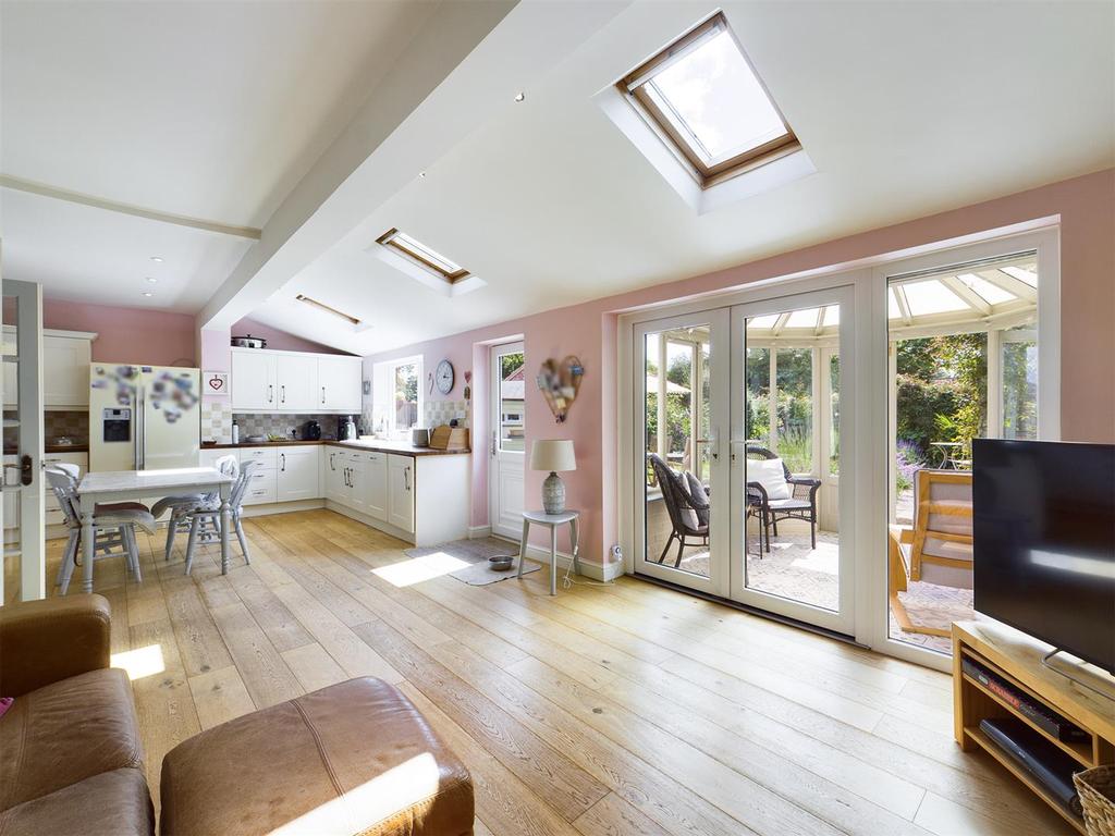 The Avenue, Driffield 4 bed detached house £360,000