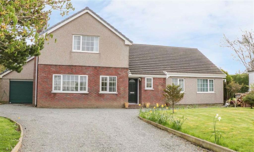 Pentrefelin, Amlwch, Isle Of Anglesey 5 bed detached house for sale £