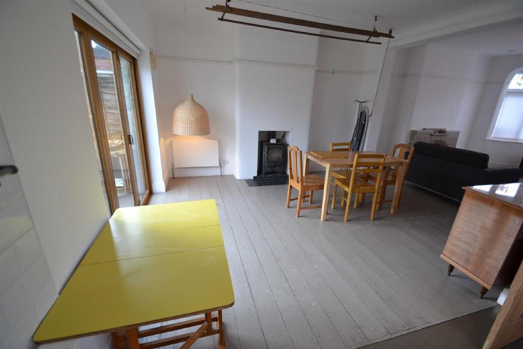 Kings Road, Chorlton 3 bed semidetached house £1,500 pcm (£346 pw)