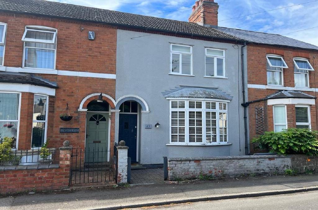 Victoria Street, Earls Barton... 3 bed terraced house £260,000