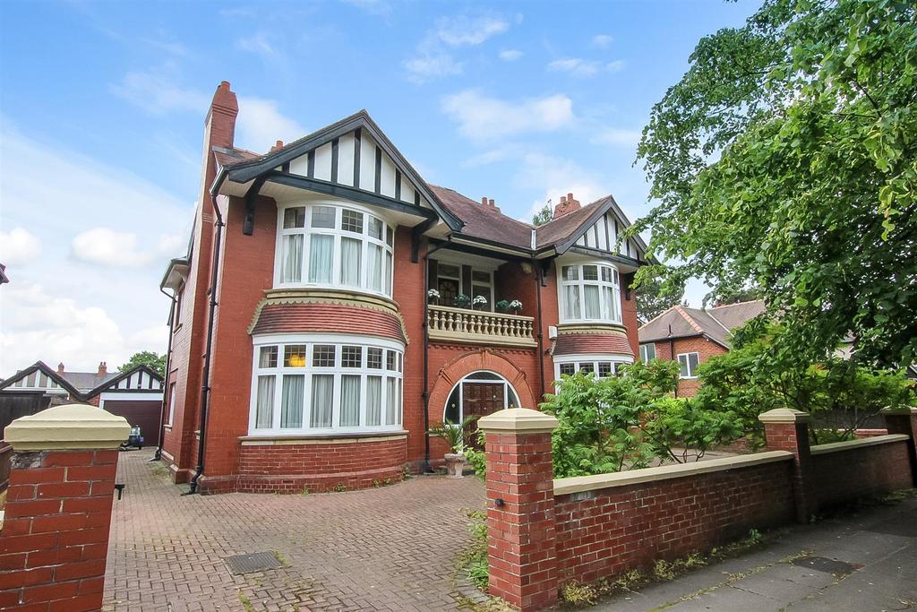 Linden Avenue, Darlington 5 bed detached house £600,000
