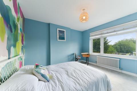 55 Ardrossan Gardens, Worcester Park, KT4 7AX