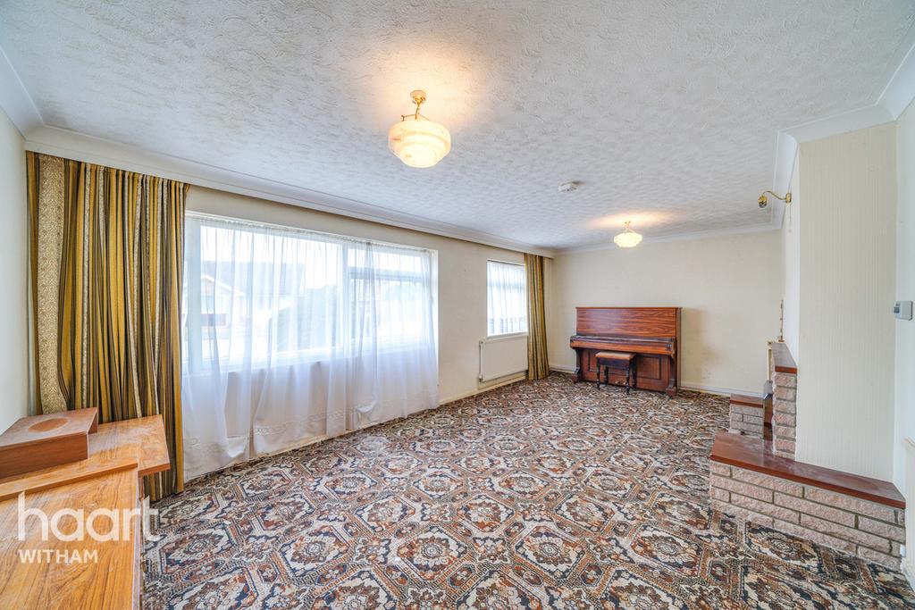 Willow Crescent, Hatfield Peverel 2 bed detached house £375,000