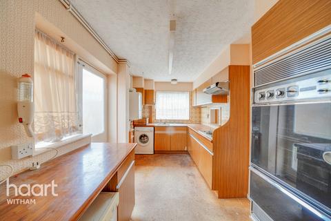 18 Willow Crescent, Hatfield Peverel, Chelmsford, CM3 2LJ