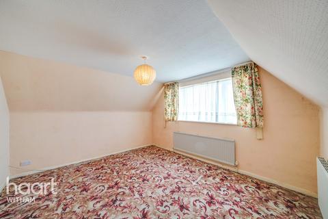 18 Willow Crescent, Hatfield Peverel, Chelmsford, CM3 2LJ