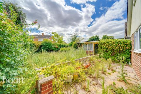 18 Willow Crescent, Hatfield Peverel, Chelmsford, CM3 2LJ