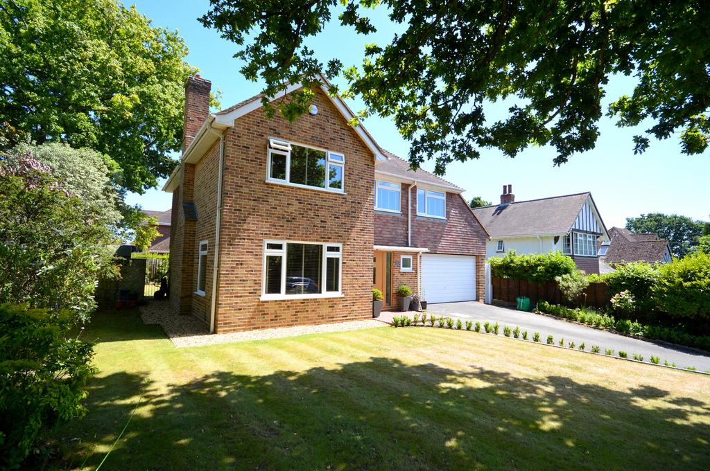 50a Brook Avenue, New Milton, Hampshire. BH25 5HD 4 bed detached house