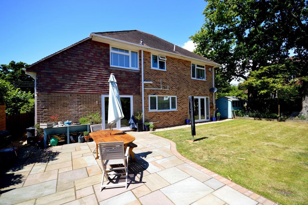 50a Brook Avenue, New Milton, Hampshire. BH25 5HD 4 bed detached house