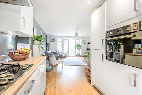 9 Grayling Close, Godalming, GU7 1AG