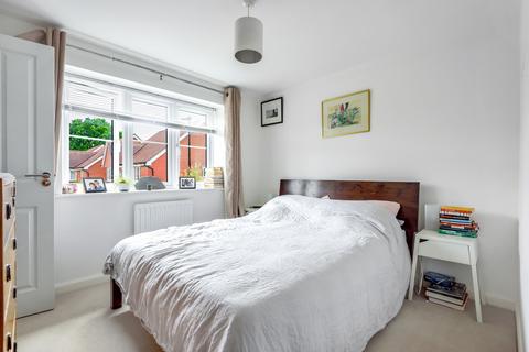 9 Grayling Close, Godalming, GU7 1AG