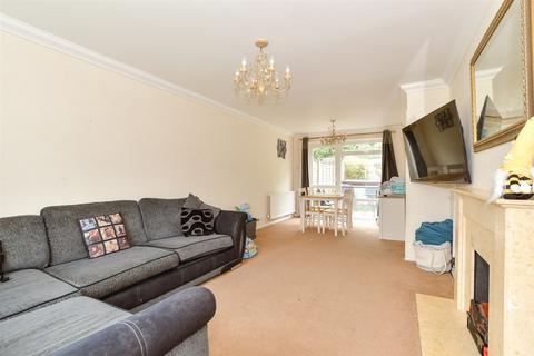 14 Wealdon Close, Southwater, Horsham, RH13 9HP