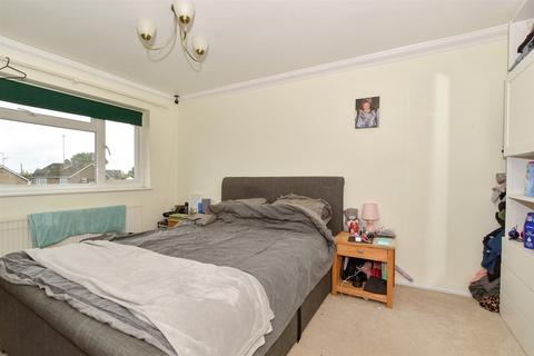 14 Wealdon Close, Southwater, Horsham, RH13 9HP