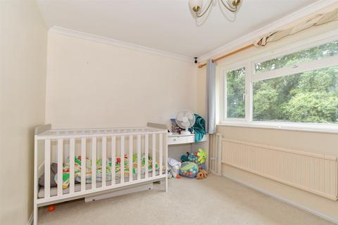 14 Wealdon Close, Southwater, Horsham, RH13 9HP