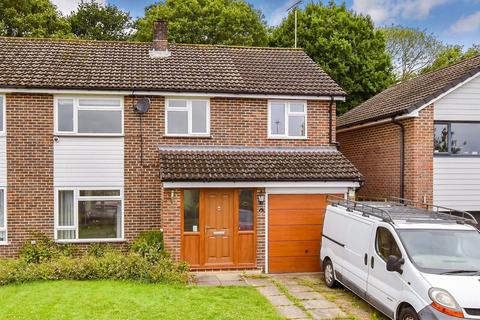 14 Wealdon Close, Southwater, Horsham, RH13 9HP