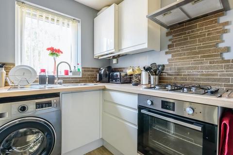 2 bedroom terraced house to rent, Batchelor Close,  Aylesbury,  HP20