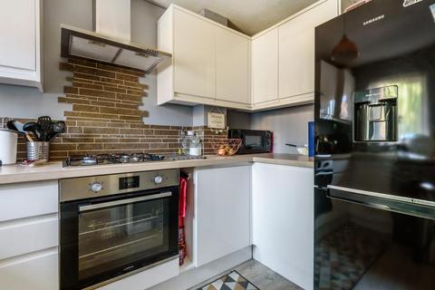 2 bedroom terraced house to rent, Batchelor Close,  Aylesbury,  HP20