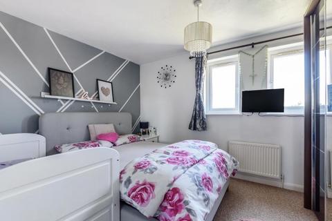 2 bedroom terraced house to rent, Batchelor Close,  Aylesbury,  HP20