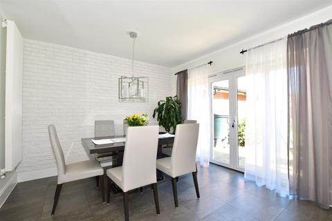 1 Aspdin Close, Halling, Rochester, ME2 1GD