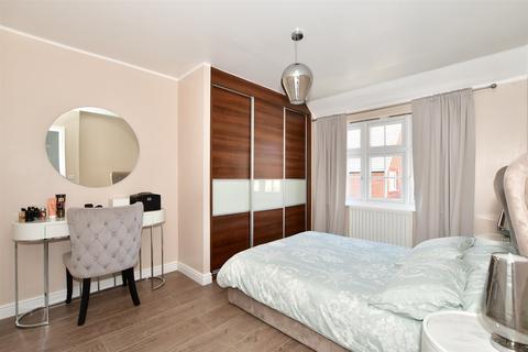 1 Aspdin Close, Halling, Rochester, ME2 1GD