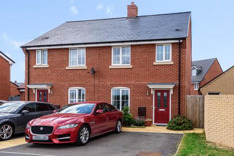 undefined, Berryfields,  Aylesbury,  HP18