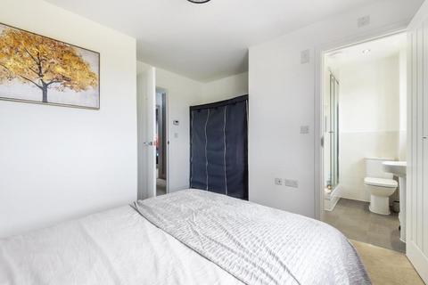 undefined, Berryfields,  Aylesbury,  HP18