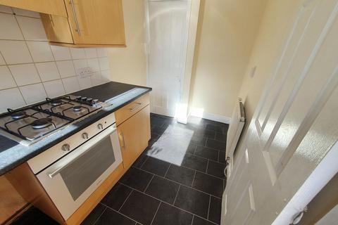 3 bedroom terraced house to rent, Clay Street, Halifax, HX1 4RX