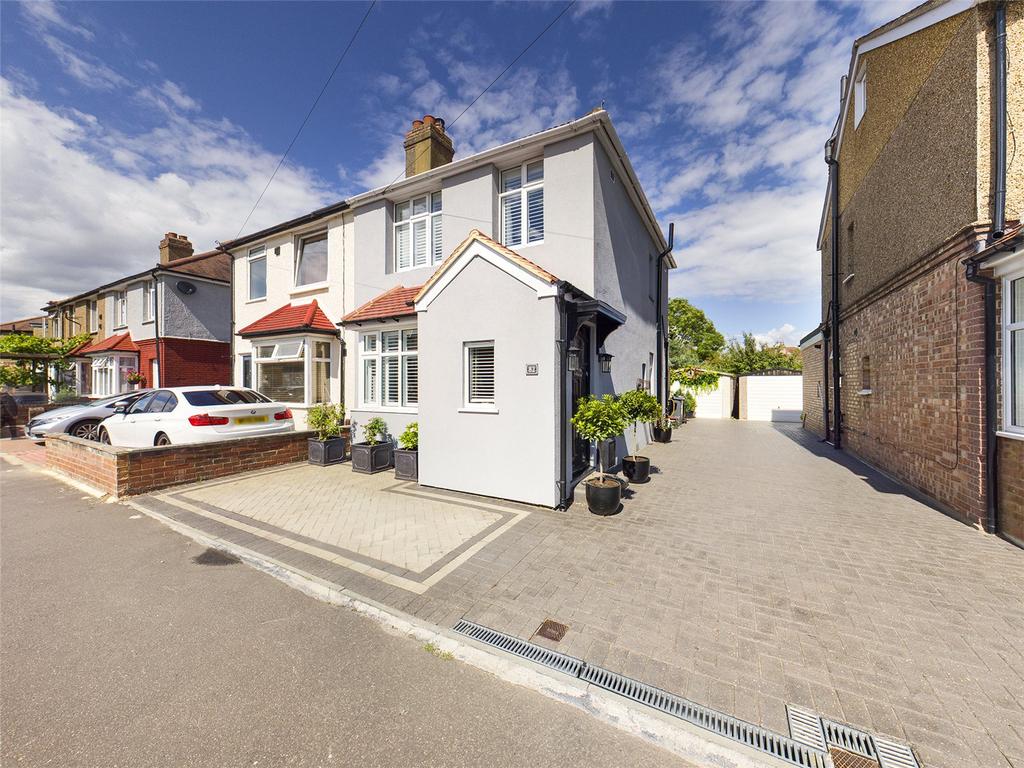 Shaftesbury Avenue, Feltham, TW14 2 bed semidetached house £450,000