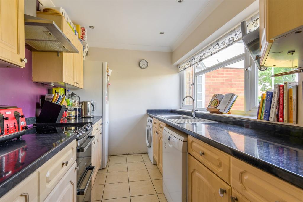 Stroud Green Drive, Bognor Regis, PO21 3 bed terraced house £275,000