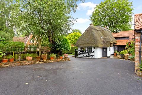 4 bedroom detached house for sale, The Thatch, Waithe Lane, Brigsley, Grimsby, DN37