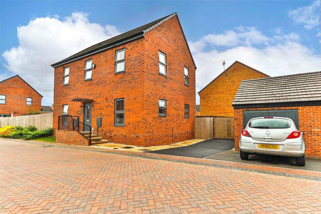 Larkin Lane, Kingswood, Hull, HU7 4 bed detached house £280,000
