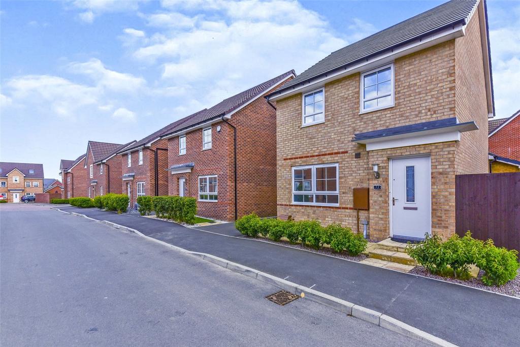 Musselburgh Way, Bourne, Lincolnshire, PE10 3 bed terraced house £300,000