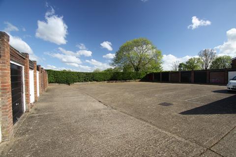 122 Dyke Drive, Orpington, BR5 4LZ