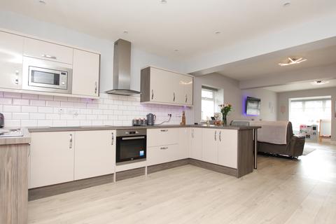 61 Ashvale, Tredegar, NP22 4AQ