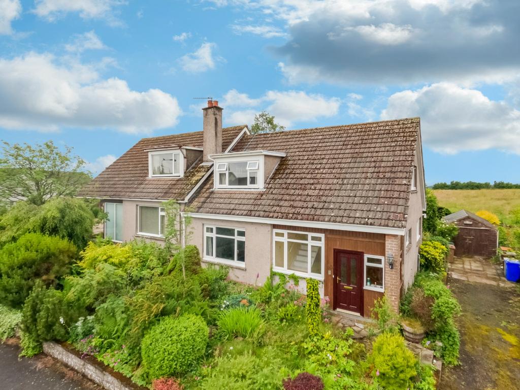 Bruce Avenue, Dunblane... 4 bed semidetached house £230,000