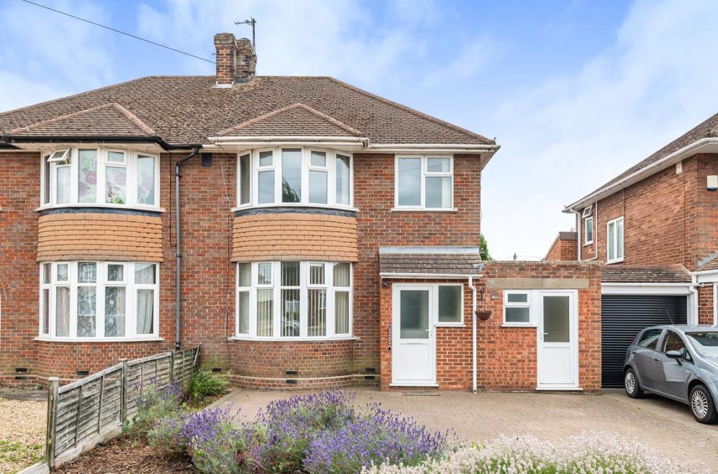 Wendover Drive, Bedford 3 bed semidetached house £375,000