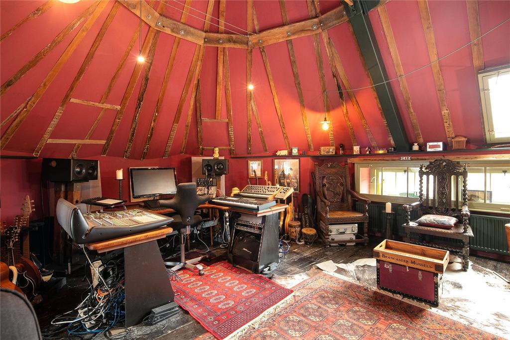 Bedroom/Office