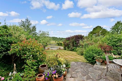 Hill House, 52 Eynsford Rise, Eynsford, Dartford, DA4 0HR