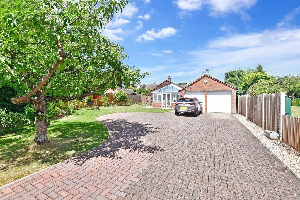 The Street, Willesborough, Ashford, Kent 3 bed detached bungalow £490,000
