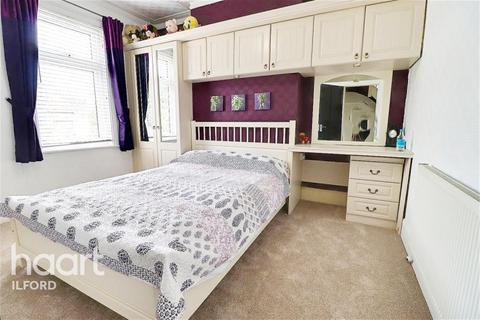 1 bedroom in a house share to rent - Rutland Road, IG1