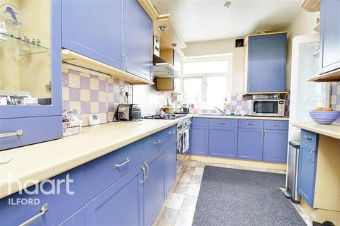 1 bedroom in a house share to rent - Rutland Road, IG1