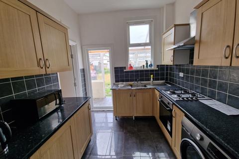 3 bedroom end of terrace house to rent - Lansdowne Road, Ilford IG3