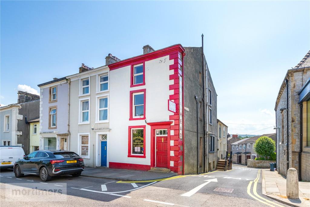 York Street, Clitheroe, Lancashire, BB7 3 bed end of terrace house for