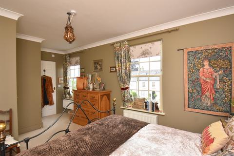 14 Lansdowne Place, Wincanton, BA9 9FB