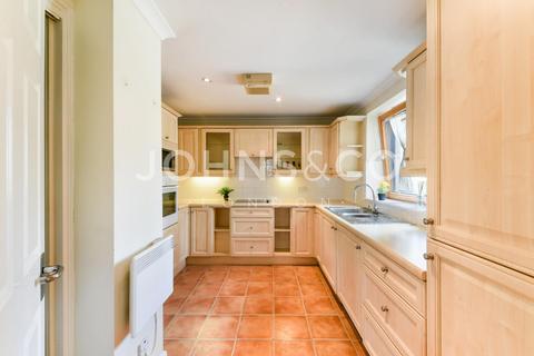 4 bedroom apartment to rent, Meridian Place, Canary Wharf, E14