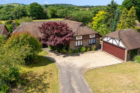 Elmwood Badgers Holt, Storrington, Pulborough, RH20 3ET