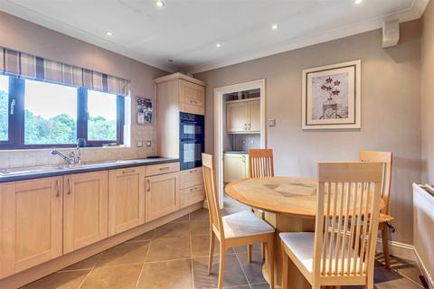 Elmwood Badgers Holt, Storrington, Pulborough, RH20 3ET