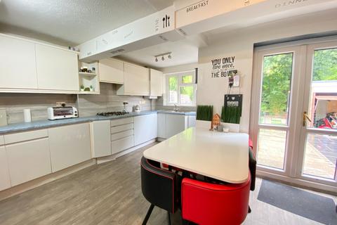 26 Connaught Crescent, Brookwood, Woking, GU24 0AN