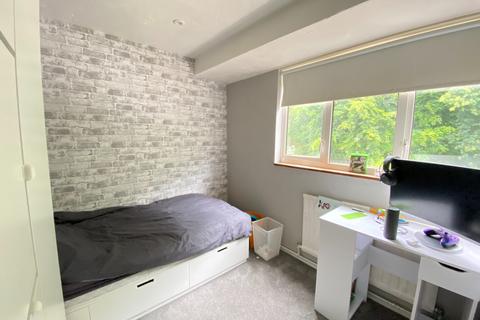 26 Connaught Crescent, Brookwood, Woking, GU24 0AN