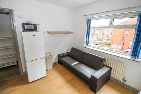 2 bedroom flat to rent, BILLS INCLUDED - Canterbury Drive, Headingley, Leeds, LS6