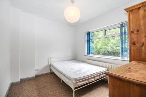 2 bedroom flat to rent, BILLS INCLUDED - Canterbury Drive, Headingley, Leeds, LS6